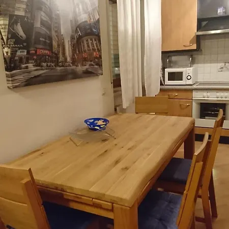 Edle-2zimmer-fewo-55qm-in-graefelfing-bei-muenchen מינכן
