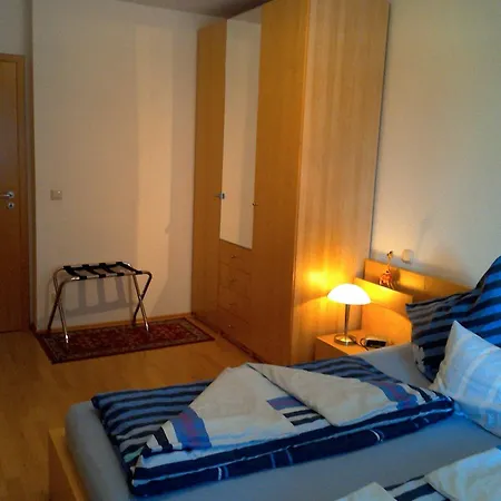 Edle-2zimmer-fewo-55qm-in-graefelfing-bei-muenchen